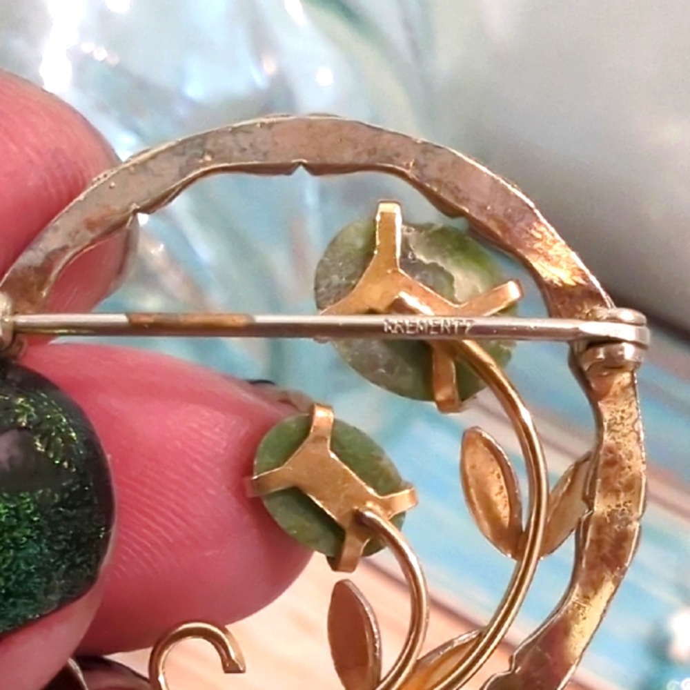 Vintage "KREMENTZ",1950's "Jade and Gold" Wreath Style Brooch - Picture 2 of 4